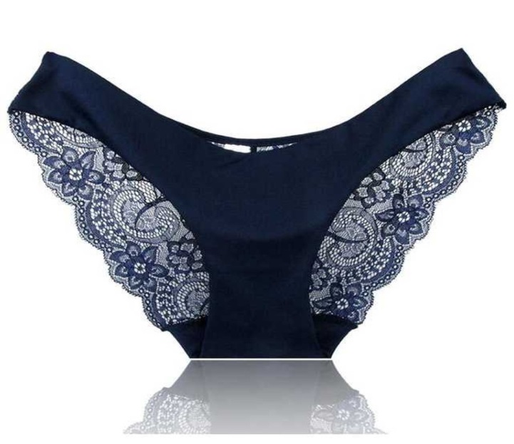 Celana Dalam Warna Hitam Motif Bunga